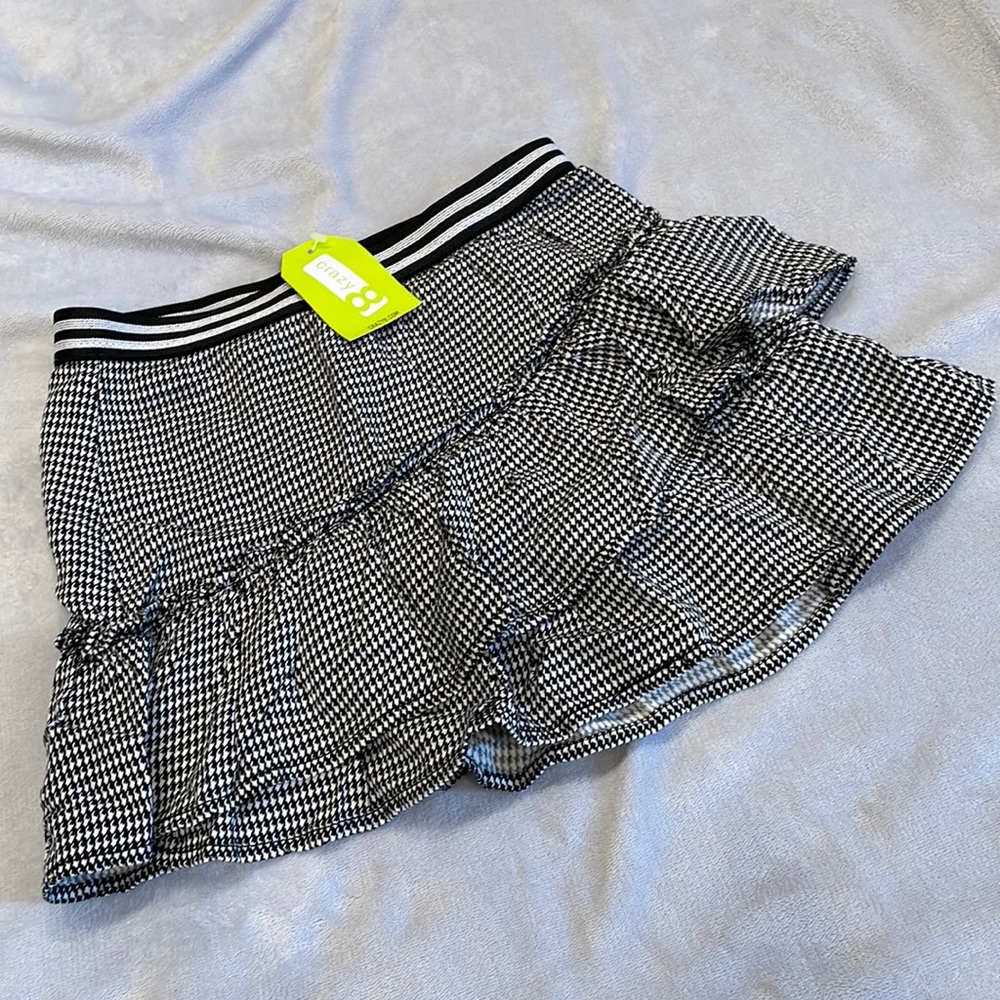 NWT! Black and White Crazy 8 Skirt Size 4